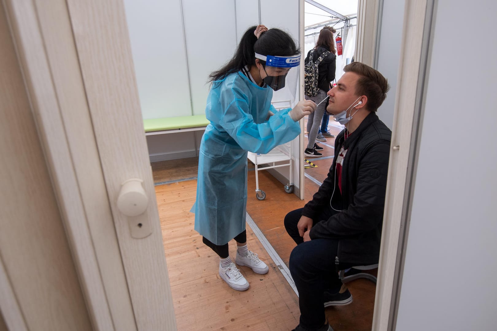 Ein Coronavirus-Testzentrum: Der Inzidenzwert in Deutschland ist auf 10,9 gestiegen.
