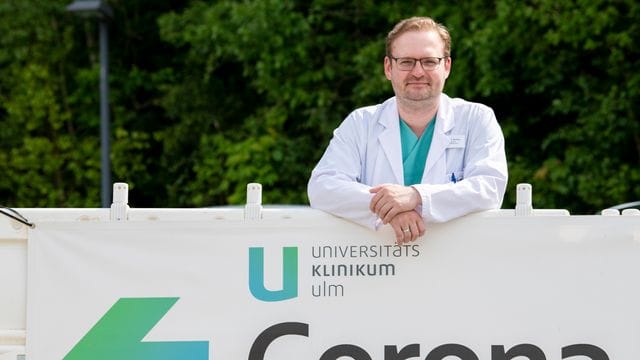 Dominik Buckert: Der Internist ist betreuender Oberarzt der Spezialambulanz für Covid-Spätfolgen an Lunge, Herz und Gefäßen am Uniklinikum Ulm.
