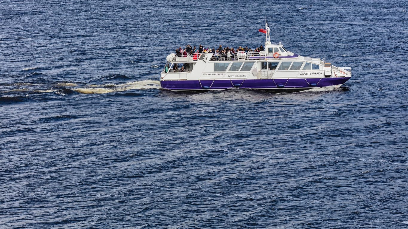 Schottland: Auf dem Loch Ness sind auch Bootstouren möglich.