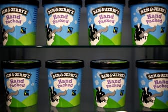 Packungen mit Ben & Jerry's-Eis in London: Der US-Hersteller wird für seinen Rückzug aus den besetzten Gebieten im Westjordanland scharf kritisiert.
