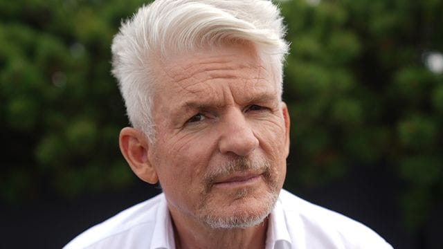 Heinz Strunk meldet sich mit einem Beziehungsroman zurück.