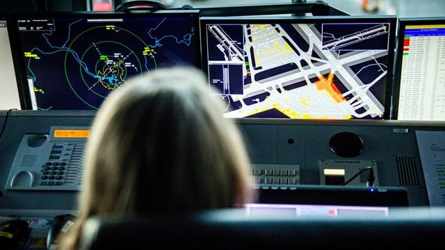 Die Deutsche Flugsicherung will im kommenden Jahr bis zu 150 Auszubildende und dual Studierende einstellen.