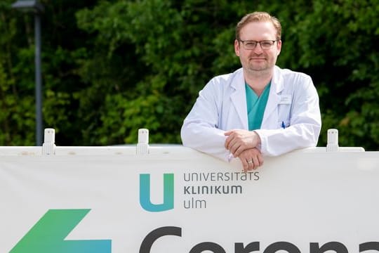 Der Internist Dominik Buckert arbeitet als Oberarzt in einer Spezialambulanz für Covid-Spätfolgen an der Uniklinik Ulm.