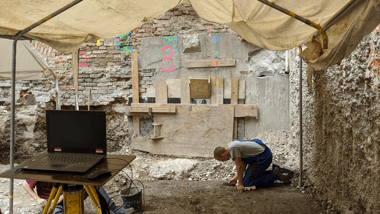 Das Grabungsgelände an der Hochbrückenstraße: Hier wurden Spuren einer mittelalterlichen Siedlung gefunden.