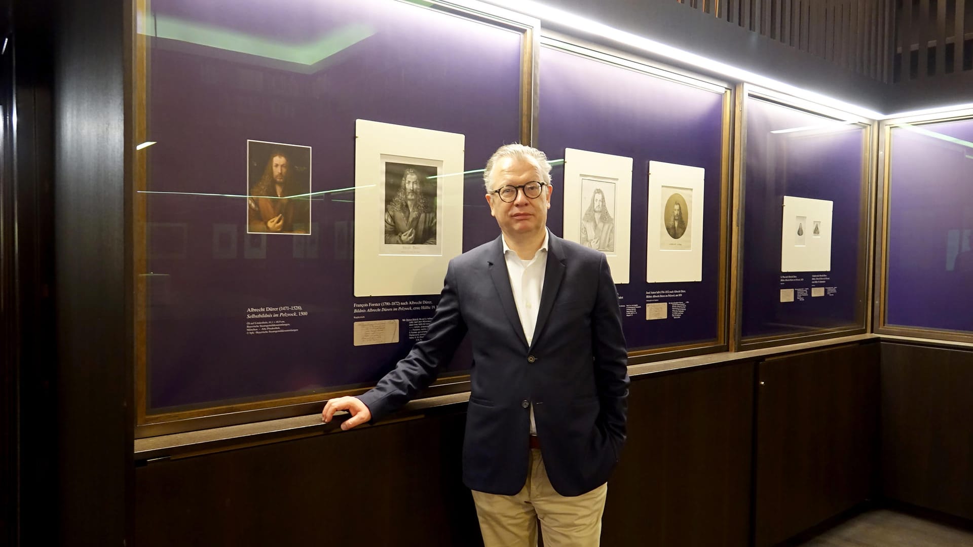 Christoph Grunenberg, Direktor der Kunsthalle Bremen, steht vor Bildnissen von Albrecht Dürer: Sie werden in der Sonderausstellung "Hauptsache Dürer? Die Sammlung Klugkist" gezeigt Christoph Grunenberg, Direktor der Kunsthalle Bremen, steht vor Bildnissen von Albrecht Dürer: Sie werden in der Sonderausstellung "Hauptsache Dürer? Die Sammlung Klugkist" gezeigt