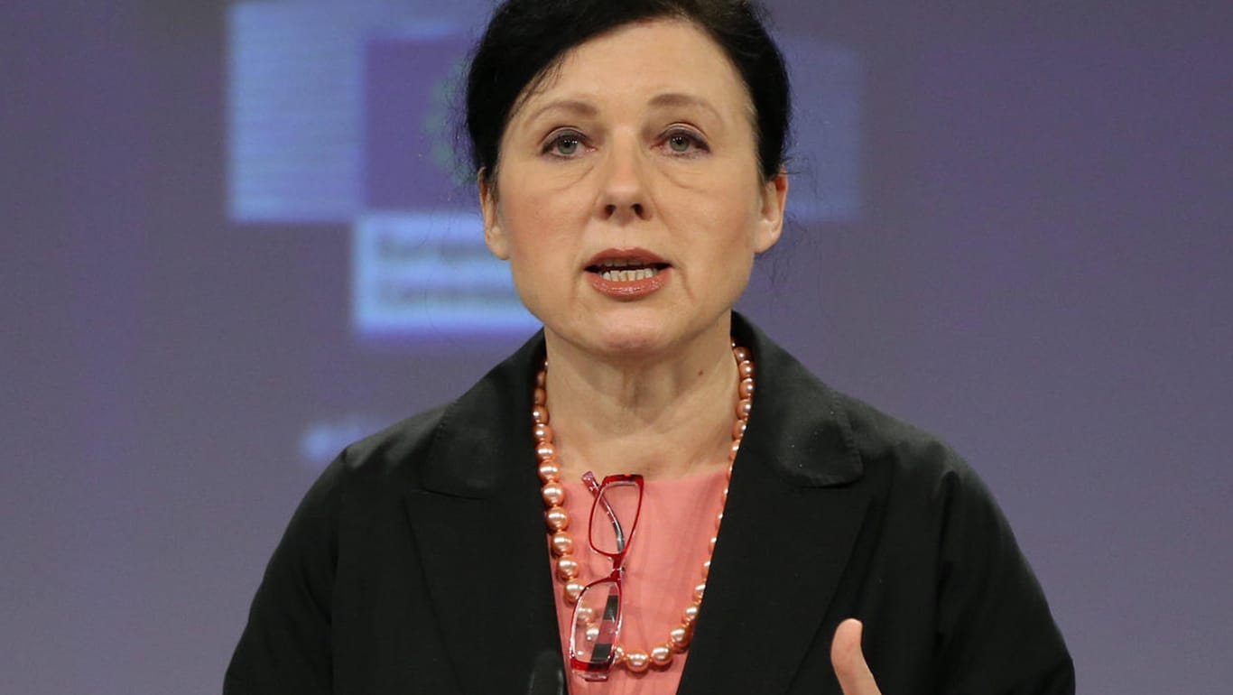 Vera Jourova, EU-Kommissarin für Werte und Transparenz: Warschau soll die Vorgaben des Europäischen Gerichtshofes bis 16. August. umsetzen.