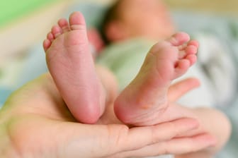 Neugeborenes: Alle werdenden Eltern hoffen, dass ihr Baby gesund zur Welt kommen wird.