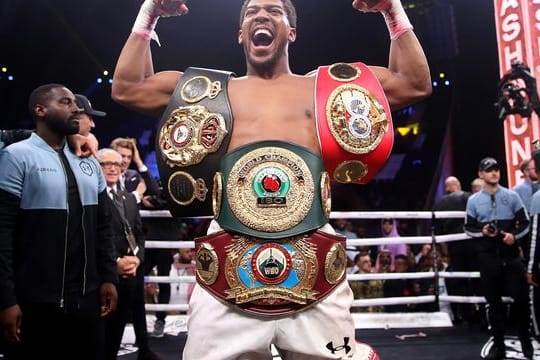 Dreifach-Weltmeister Anthony Joshua kämpft am 25.