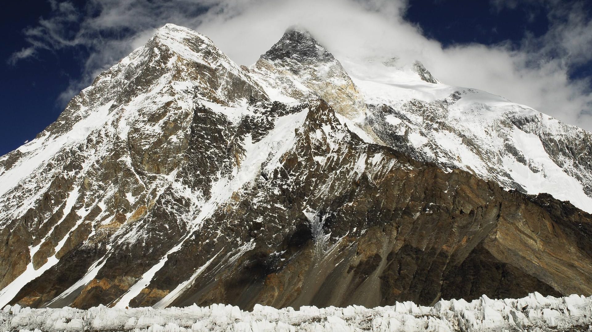 Der Berg Broad Peak in Pakistan: Ein behinderter Bergsteiger aus Südkorea soll dort tödlich verunglückt sein. Der Berg Broad Peak in Pakistan: Ein behinderter Bergsteiger aus Südkorea soll dort tödlich verunglückt sein.