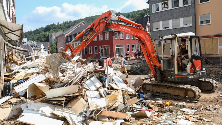 Die durch die Flutwelle stark zerstörte Altstadt von Bad Münstereifel (Symbolbild): Markus Lanz sendete eine Sonderausgabe zur Katastrophe.