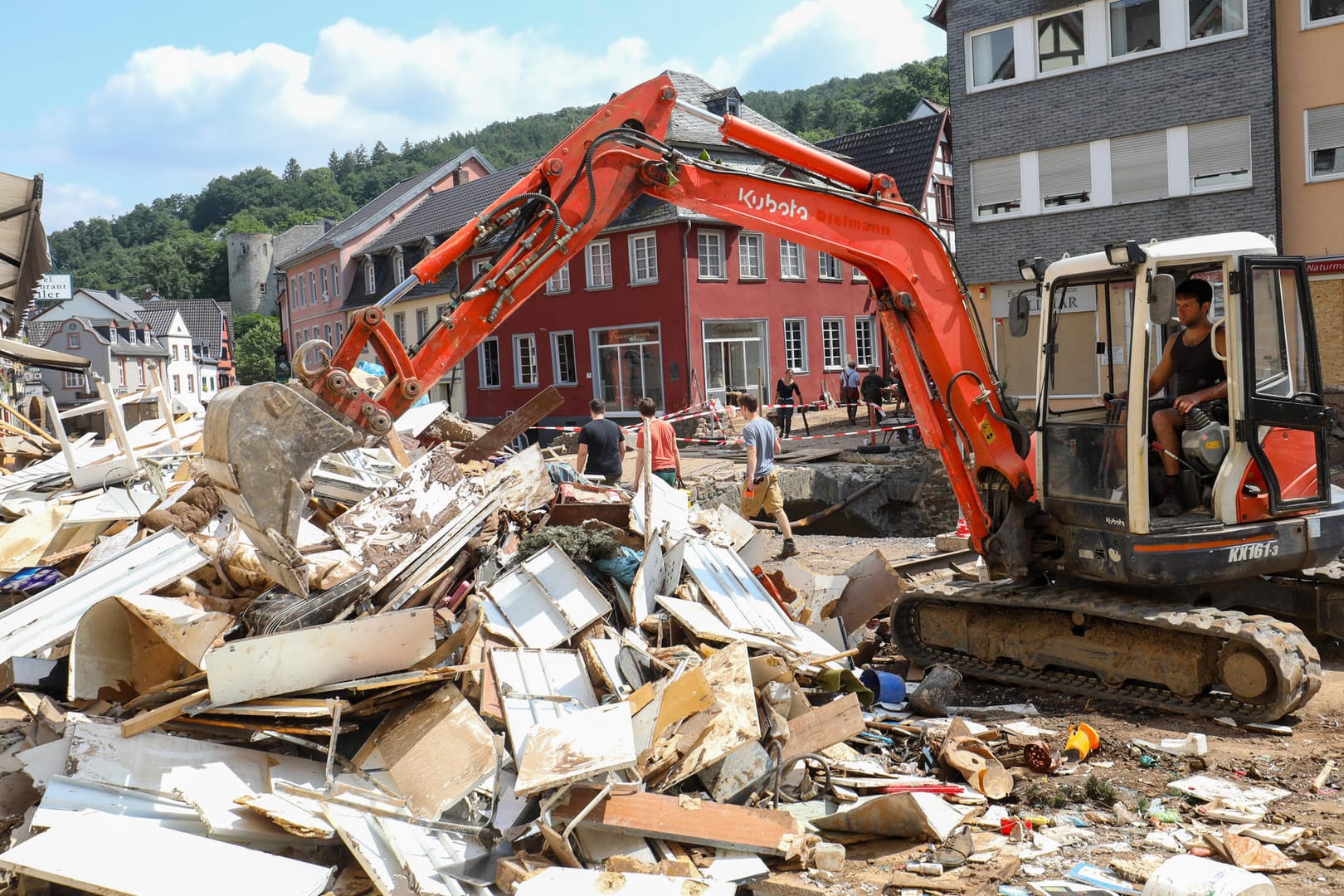 Die durch die Flutwelle stark zerstörte Altstadt von Bad Münstereifel (Symbolbild): Markus Lanz sendete eine Sonderausgabe zur Katastrophe.