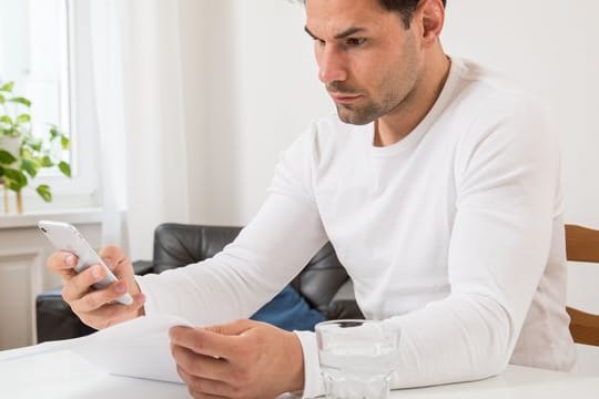 Kündigt der Mobilfunk- oder Internetanbieter eine Preiserhöhung an, müssen Verbraucher nicht unbedingt mehr zahlen.