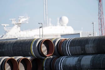 Pipeline-Röhren im Seehafen Sassnitz-Mukran: Die USA und Deutschland verhandeln über eine Lösung im Streit um Nord Stream 2.