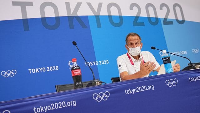 Alfons Hörmann bei der ersten deutschen Pressekonferenz in Tokio.