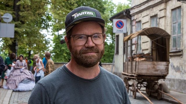 Regisseur Sven Bohse bei den Dreharbeiten in Riga.