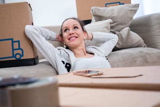 Wer in der Ausbildung auswärts wohnt, braucht für die Wohnung häufig keine eigene Hausratsversicherung. Wer in der Ausbildung auswärts wohnt, braucht für die Wohnung häufig keine eigene Hausratsversicherung.