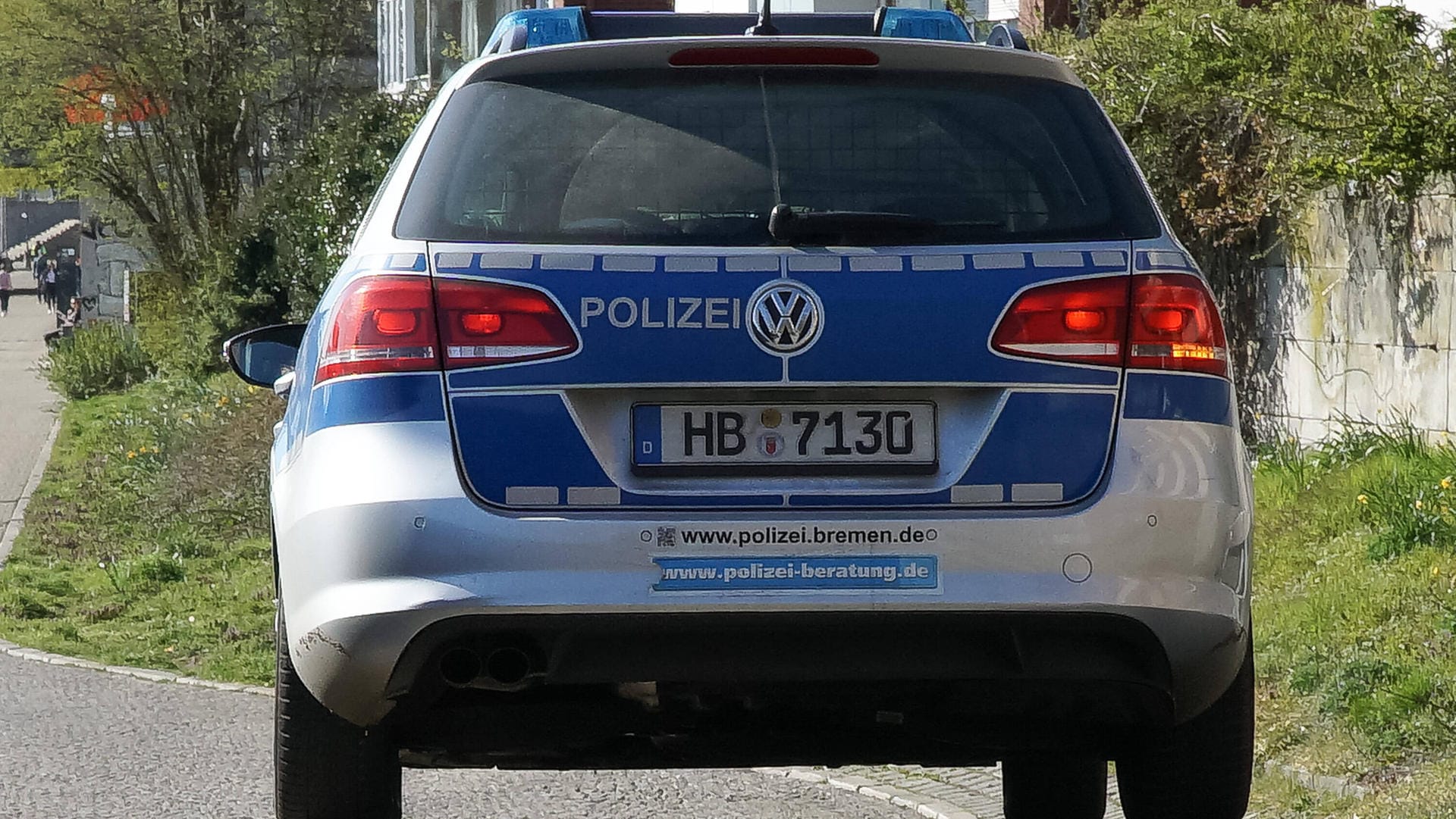 Ein Streifenwagen der Polizei Bremen (Symbolbild): Gegen den 26-Jährigen wird ermittelt.