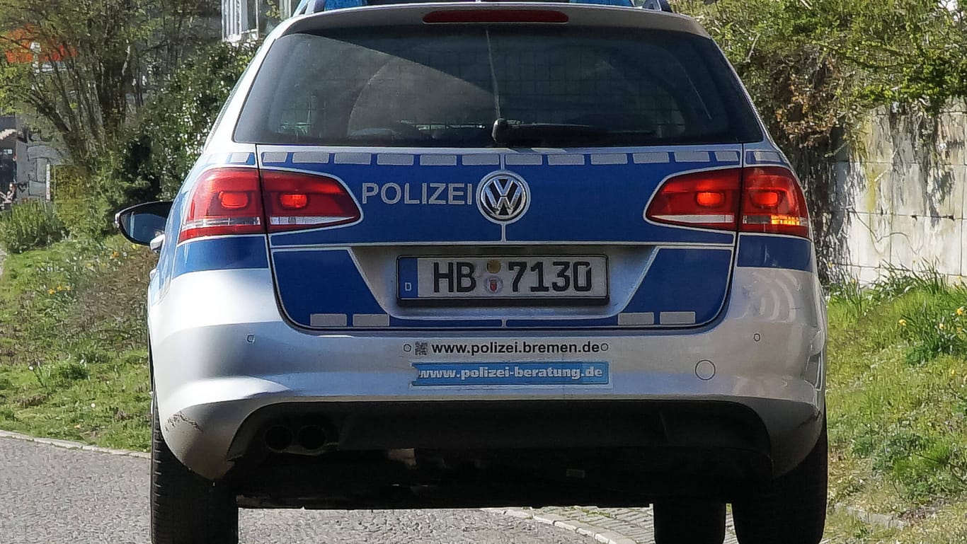 Ein Streifenwagen der Polizei Bremen (Symbolbild): Gegen den 26-Jährigen wird ermittelt.