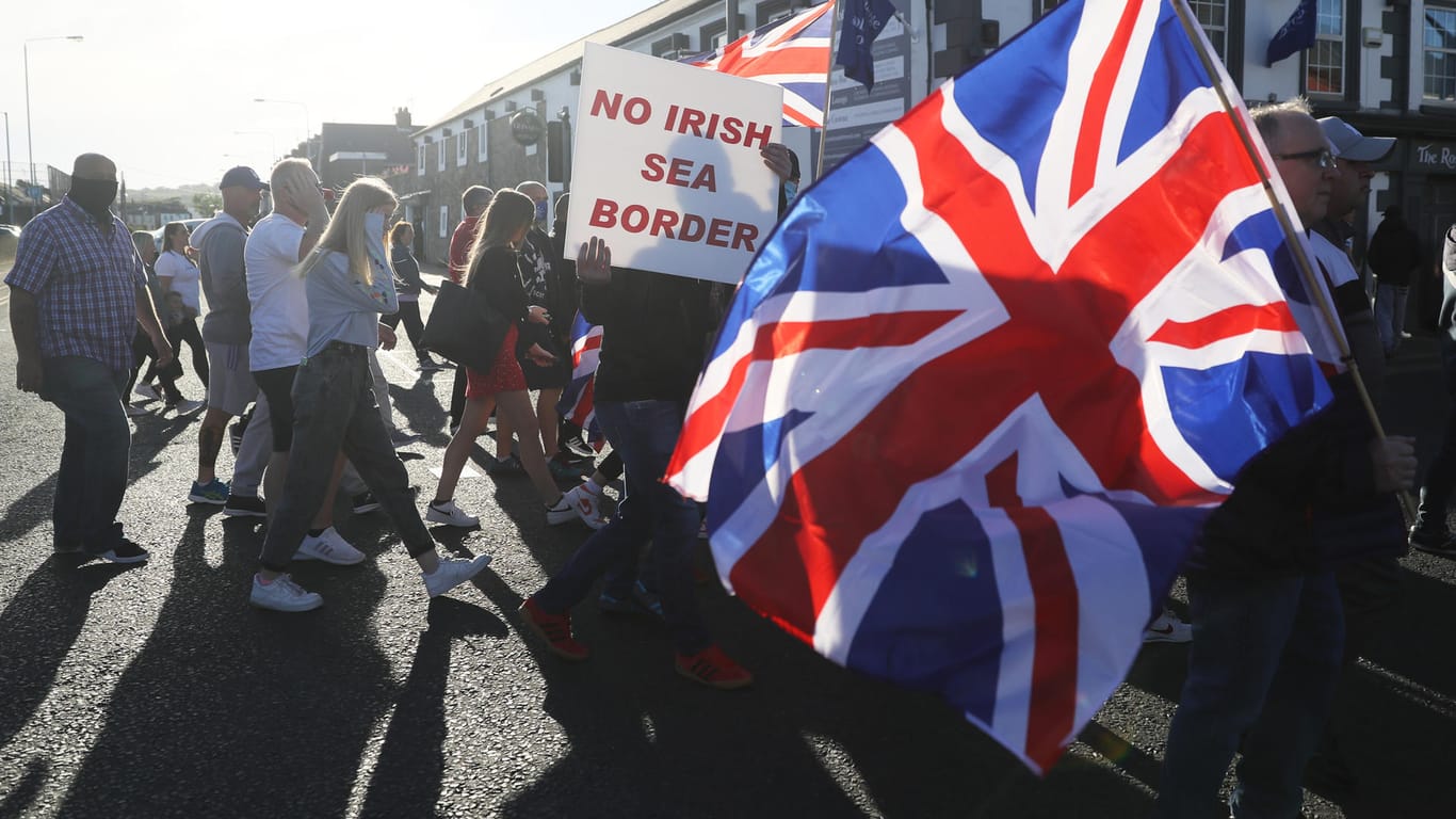 Demonstranten in Belfast: Der Brexit hatte zu erneuten Spannungen auf der irischen Insel geführt. (Archivfoto)