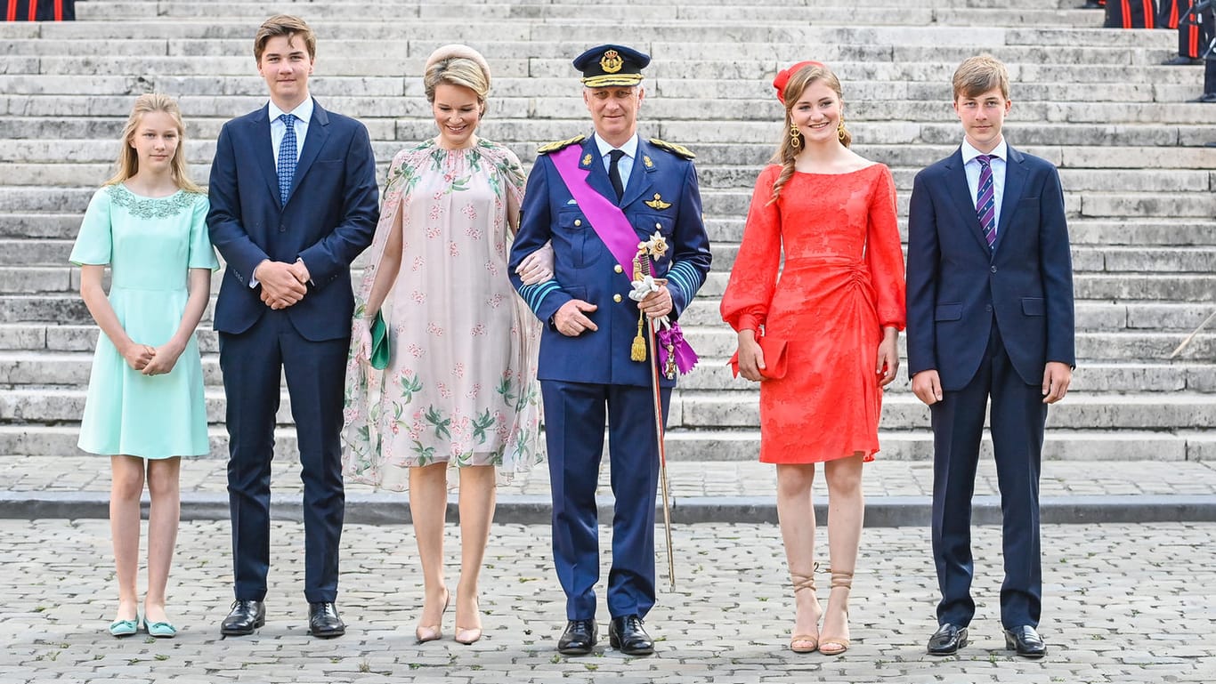 Belgischer Nationalfeiertag: Die königliche Familie mit Prinzessin Eleonore, Prinz Gabriel, Königin Mathilde, König Philippe, Kronprinzessin Elisabeth und Prinz Emmanuel