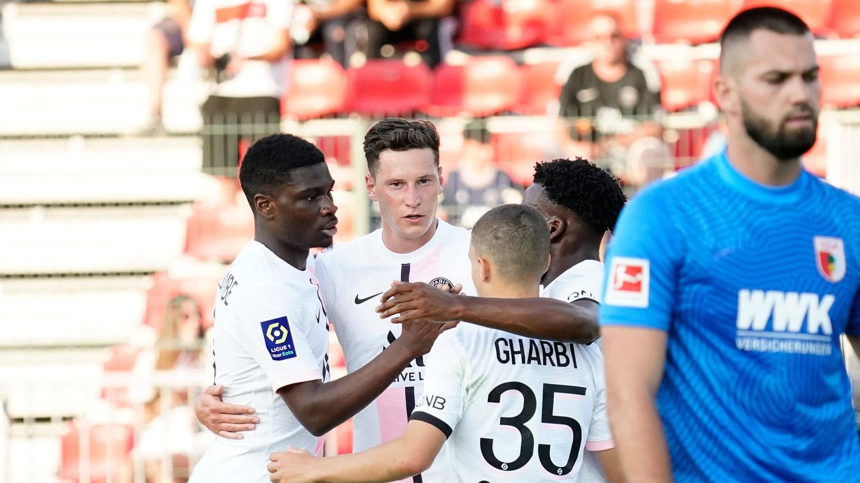 Julian Draxler traf für Paris Saint-Germain im Testspiel gegen Bundesligist FC Augsburg. Julian Draxler traf für Paris Saint-Germain im Testspiel gegen Bundesligist FC Augsburg.