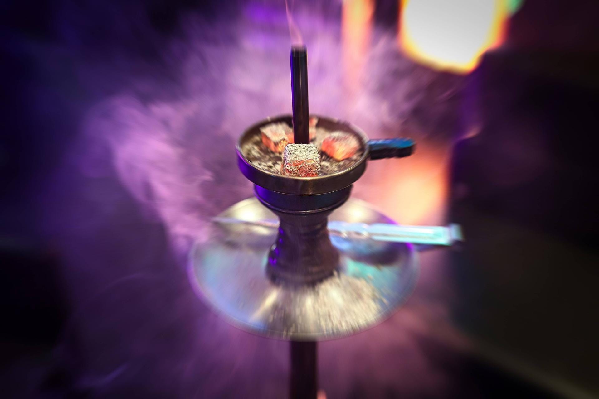 Eine Shisha-Wasserpfeife (Symbolbild): Bei einer Kontrolle musste eine Shisha-Bar evakuiert werden.