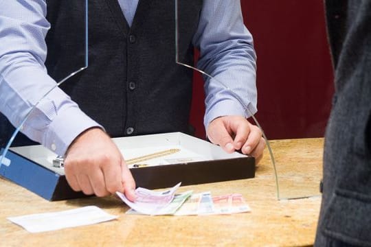Geld gegen Pfand - ein solcher Kredit ist in der Regel unkompliziert. Geld gegen Pfand - ein solcher Kredit ist in der Regel unkompliziert.