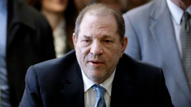 Ex-Filmproduzent Harvey Weinstein, der wegen Vergewaltigung und sexueller Nötigung eine langjährige Haftstrafe absitzt, ist in Los Angeles wegen weiterer Sexualstraftaten angeklagt worden.