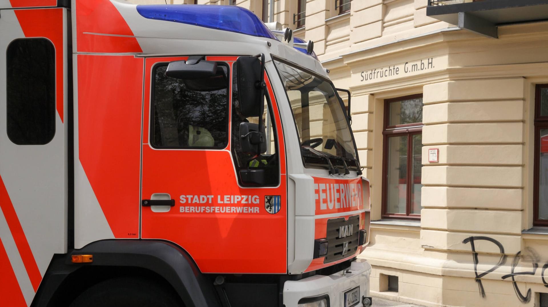 Ein Einsatzwagen der Leipziger Feuerwehr: In Connewitz hat es mehrfach gebrannt. Ein Einsatzwagen der Leipziger Feuerwehr: In Connewitz hat es mehrfach gebrannt.