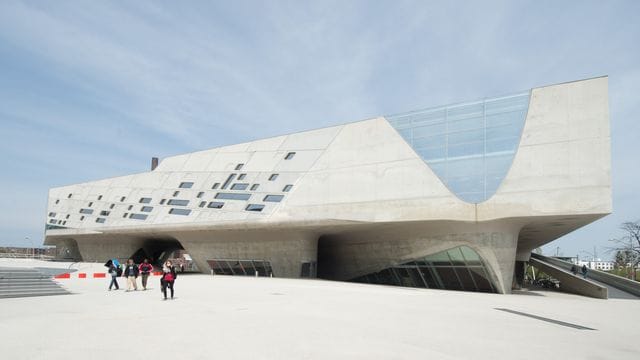 Außenansicht des Experimentiermuseums Phaeno in Wolfsburg