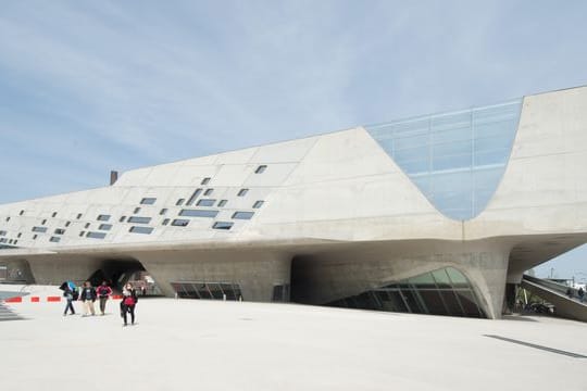 Außenansicht des Experimentiermuseums Phaeno in Wolfsburg