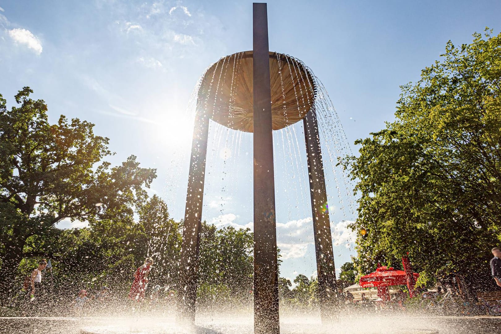 Brunnen in Berlin-Friedrichshain (Symbolbild): In der Region steigt die Zahl der Hitzetoten.