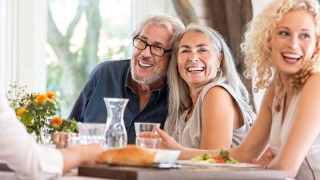 Senioren: Eine ausgewogene, pflanzenbasierte Ernährung hilft dabei, im Alter gesund zu bleiben.