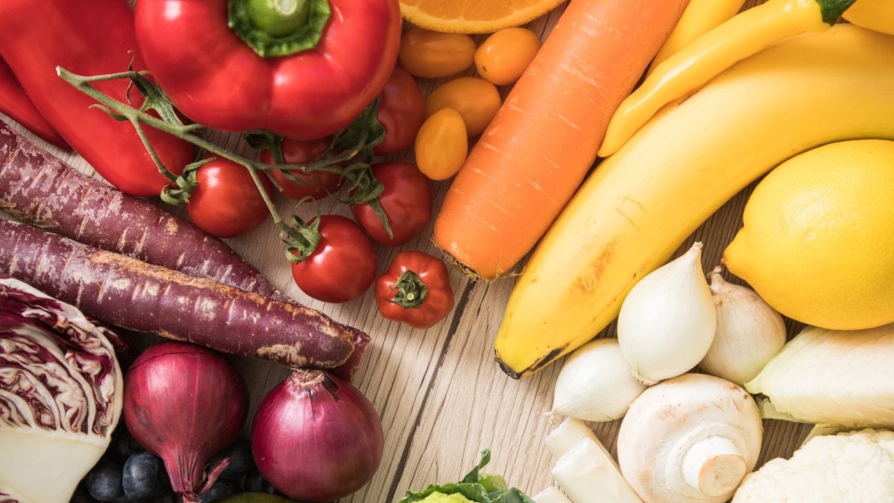 Viel Gemüse und Obst sollten auf dem Speiseplan stehen.