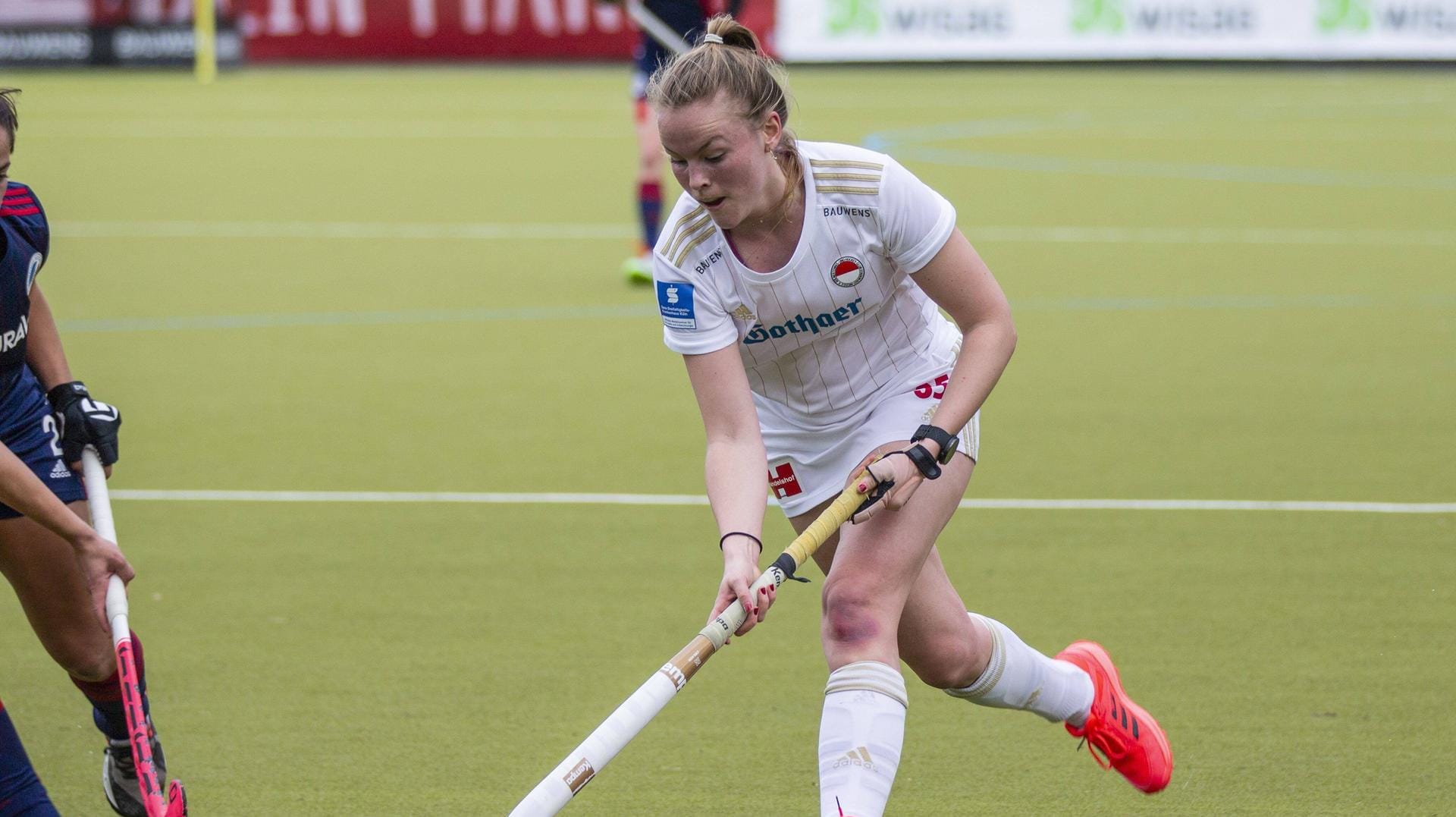 Pia Maertens während eines Hockeymatches: Trotz ihrer erst 22 Jahre bestritt sie schon 50 Länderspiele und ist zweimal Vize-Europameisterin.