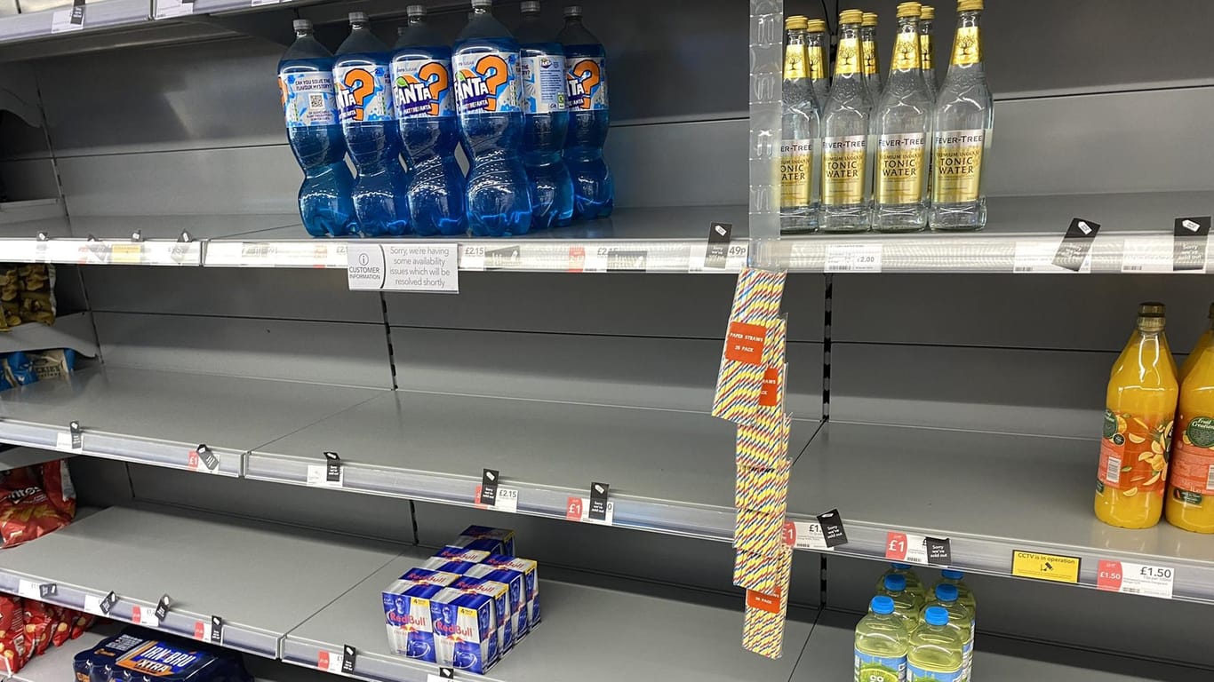 Leere Regale in einem britischen Supermarkt: Mehr als eine Million Menschen sind derzeit in Selbstisolation.
