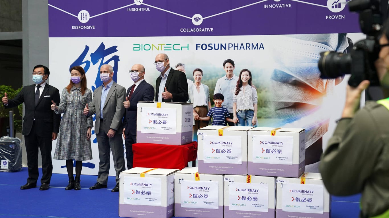 Anlieferung der ersten Biontech-Impfdosen in Hong Kong: Bald könnte ich der Biontech-Impfstoff in Kooperation mit Fosun Pharma in ganz China verimpft werden.