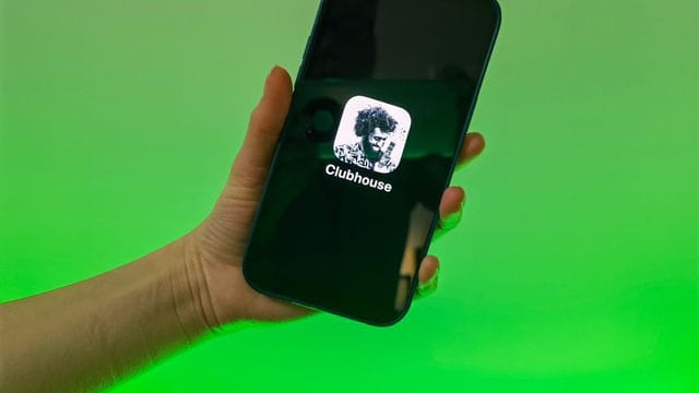 Die Talk-App Clubhouse öffnet sich nach mehr als einem Jahr nach ihrem Start für alle. Die Talk-App Clubhouse öffnet sich nach mehr als einem Jahr nach ihrem Start für alle.