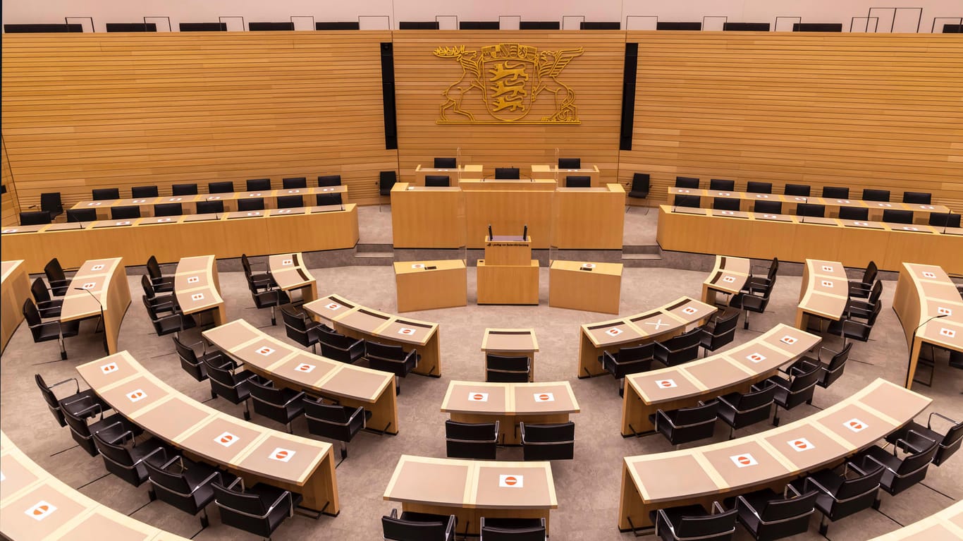 Leerer Plenarsaal im Landtag von Baden-Württemberg: Die Abgeordneten haben einen AfD-Mann in den Verfassungsgerichtshof gewählt. (Symbolfoto)