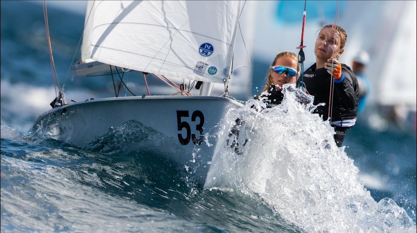 Luise Wanser (l.) und Anastasiya Winkel bei einer Regatta: Für beide ist es die erste Olympia-Teilnahme.
