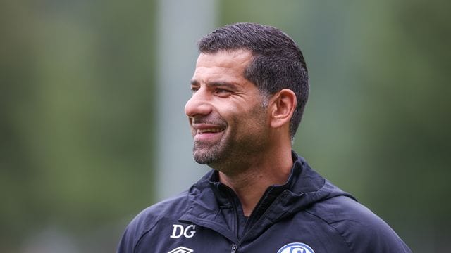 Hat mit Schalke zum Zweitliga-Auftakt den HSV zu Gast: Dimitrios Grammozis. Hat mit Schalke zum Zweitliga-Auftakt den HSV zu Gast: Dimitrios Grammozis.