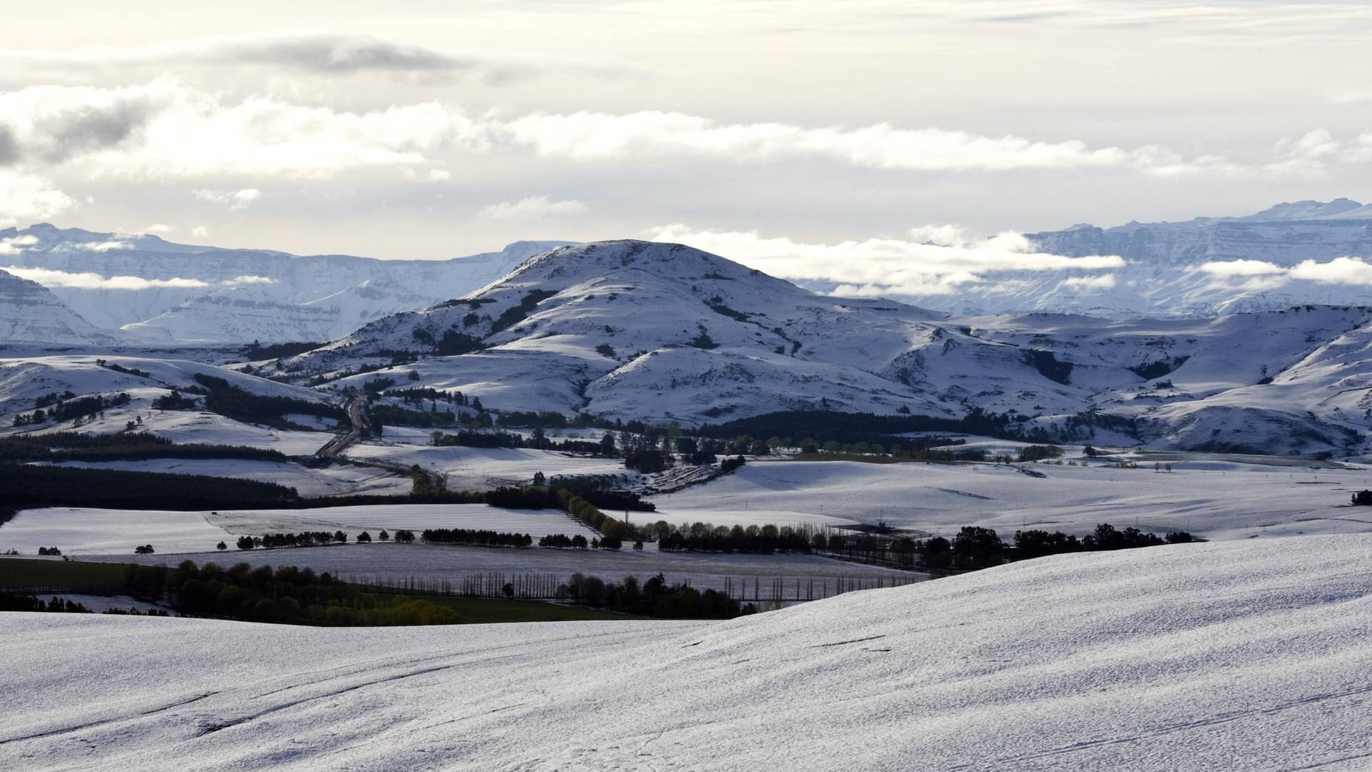 Underberg im Schnee: Normalerweise fällt der Schnee in dieser Zeit nur in den höheren Lagen (Symbolbild). Underberg im Schnee: Normalerweise fällt der Schnee in dieser Zeit nur in den höheren Lagen (Symbolbild).