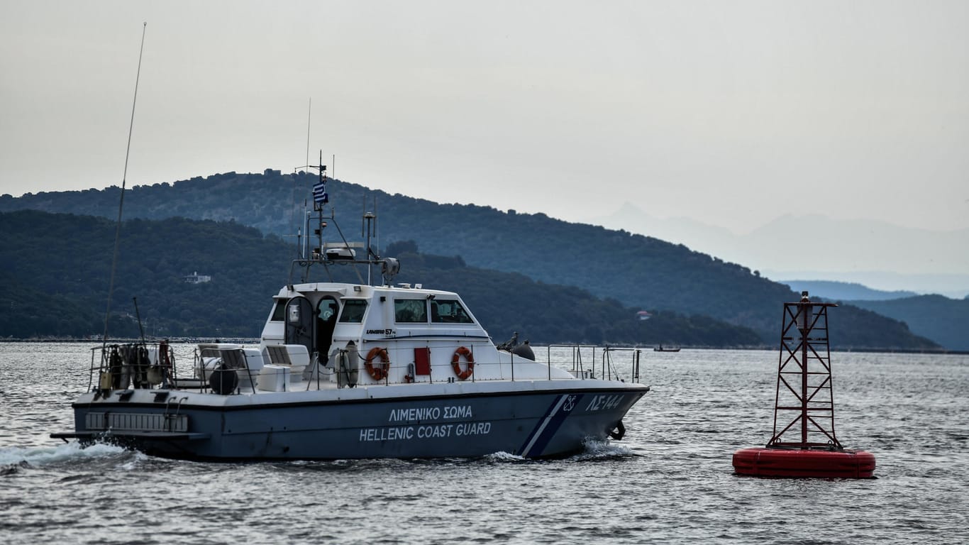 Griechische Küstenwache: Schleuserbanden verkaufen oft kaputte oder sehr alte Boote an die Migranten (Symbolbild).