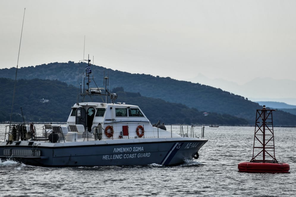 Griechische Küstenwache: Schleuserbanden verkaufen oft kaputte oder sehr alte Boote an die Migranten (Symbolbild).