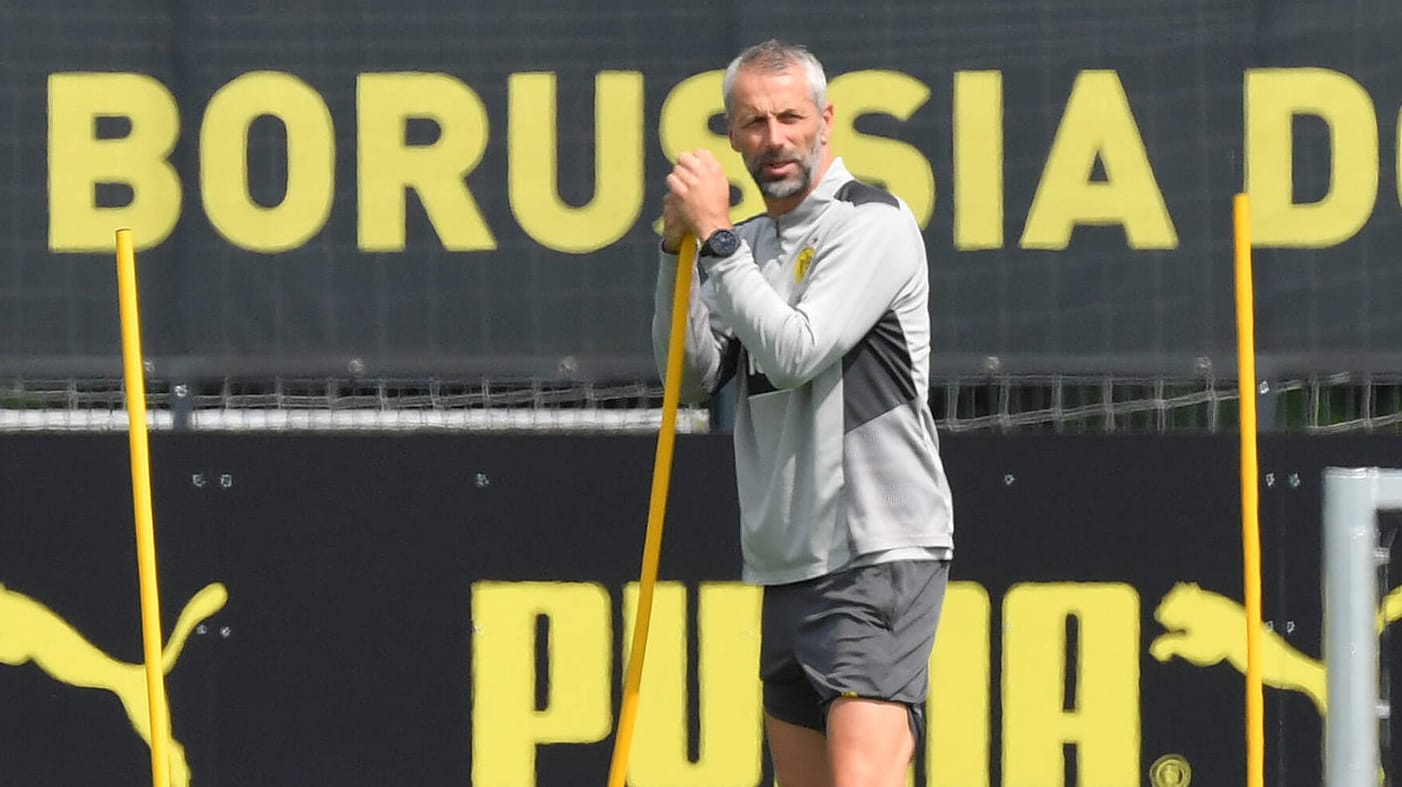 Sorgenvoller Blick: Neu-Trainer Marco Rose kämpft mit Abwehrproblemen. Sorgenvoller Blick: Neu-Trainer Marco Rose kämpft mit Abwehrproblemen.