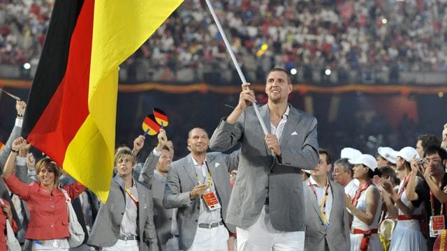 Basketballstar Dirk Nowitzki war 2008 der deutsche Fahnenträger.