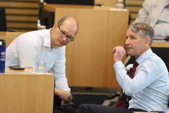 Andreas Möller, Landessprecher der AfD-Fraktion (l) und Björn Höcke Fraktionsvorsitzender der AfD: Sie haben zeigen wollen, dass Bodo Ramelow leicht abzuwählen sei.