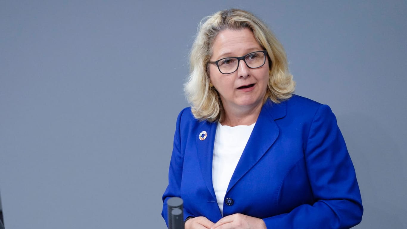Bundesumweltministerin Svenja Schulze: In ihrem Zwölf-Punkte-Plan soll es auch um eine Solarpflicht für Neubauten gehen.