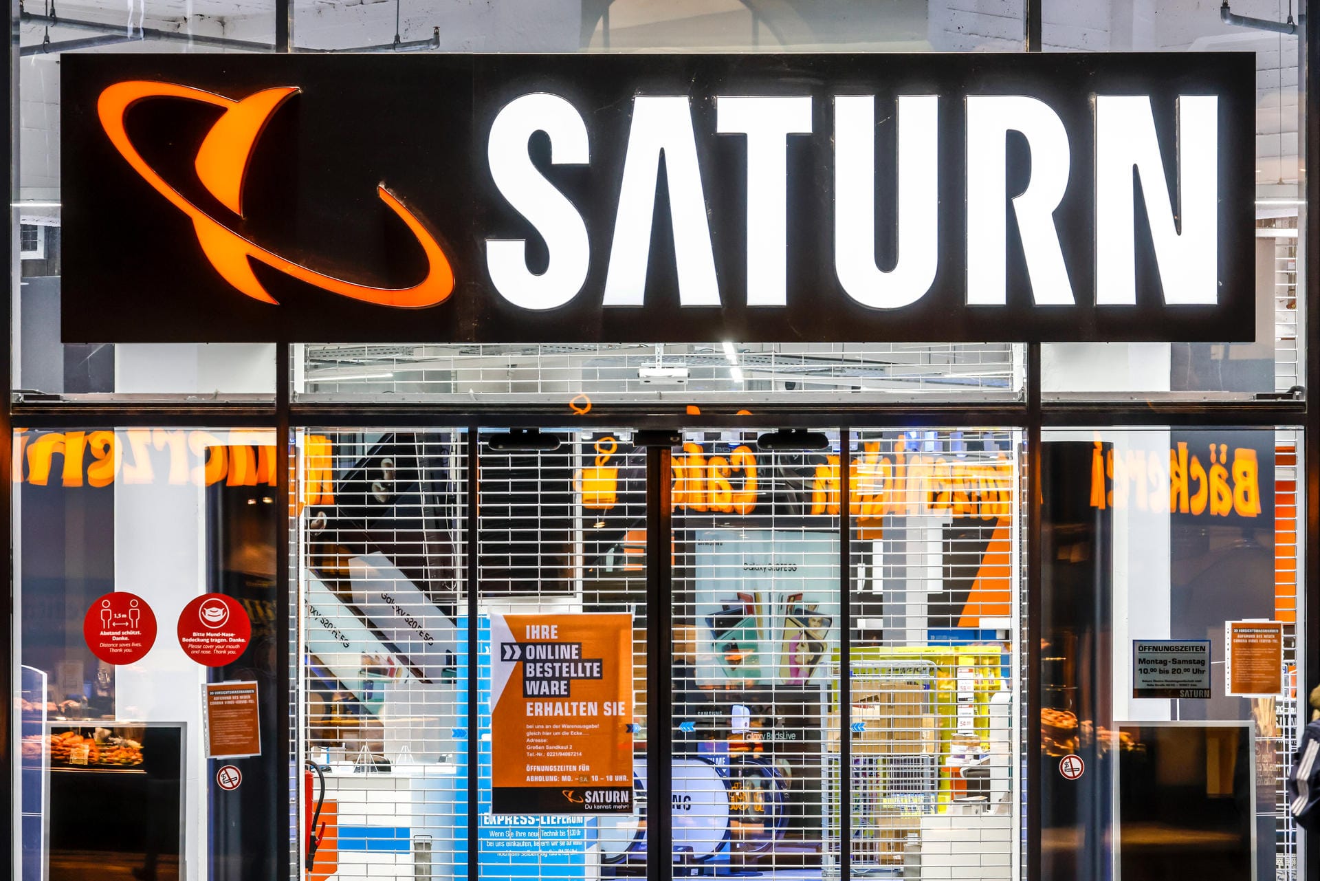 Deutschlands größter Elektronikhändler Media-Markt-Saturn trennt sich bis Herbst 2022 von 13 Filialen. Weil die Kunden immer häufiger online einkauften, seien die Märkte nicht mehr wirtschaftlich zu betreiben.