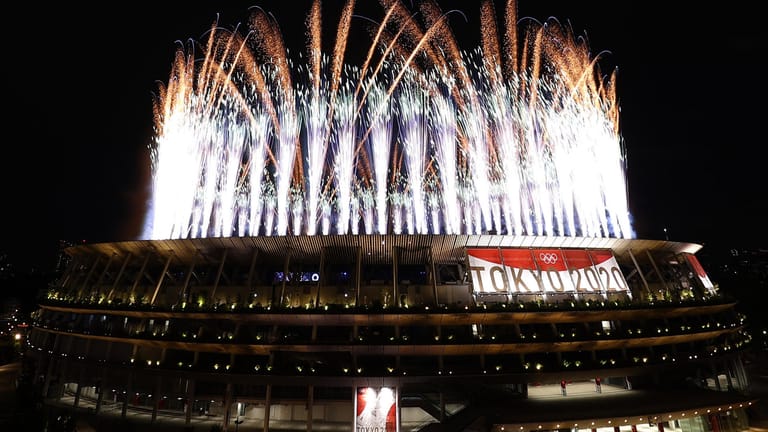 Feuerwerk über dem Olympiastadion: In Tokio sind die Spiele 2021 eröffnet worden.